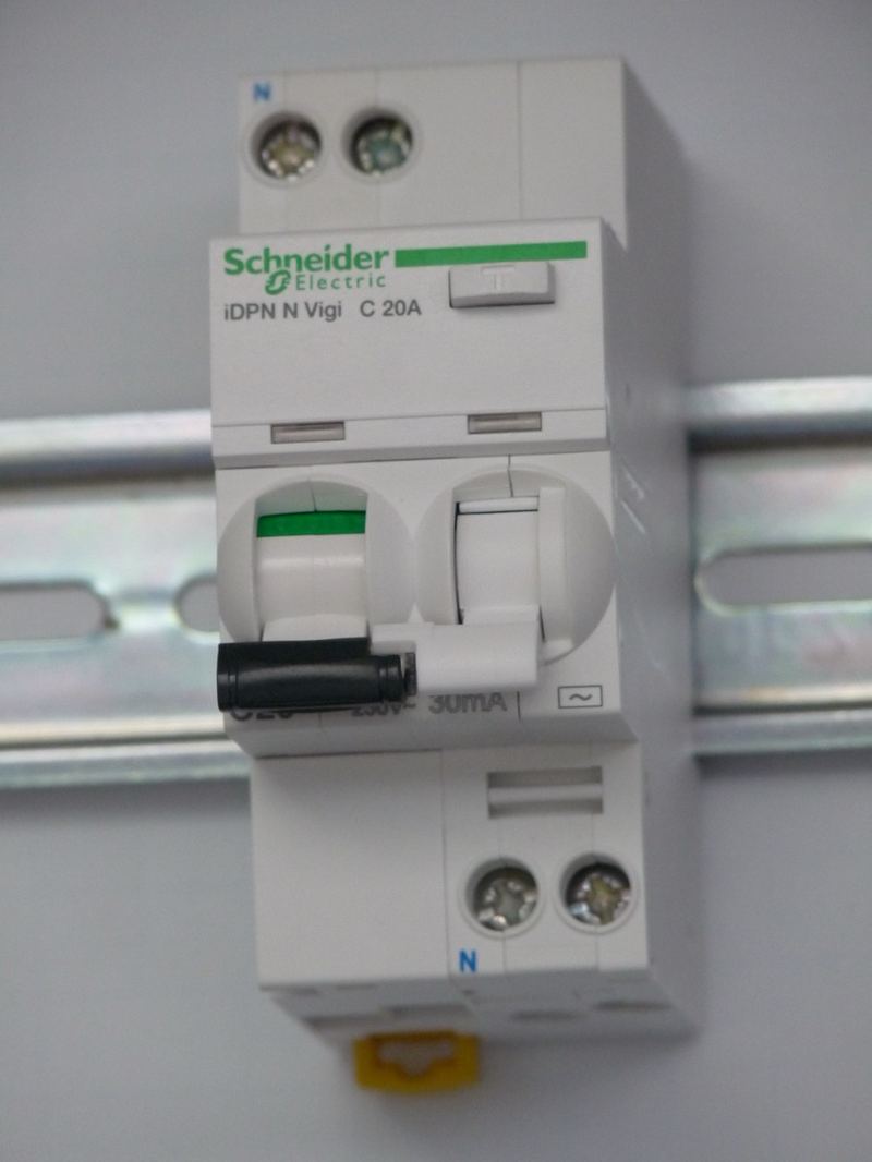 Acti9 iDPN N Vigi RCBO (combined overcurrent + earth-leakage breaker)