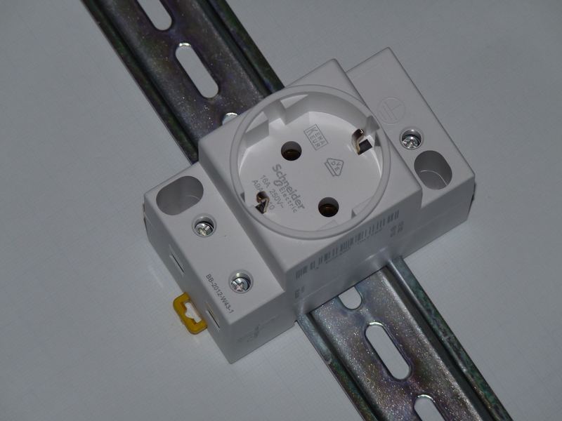 Modular DIN-Rail Socket Outlet (Schuko / CEE 7)