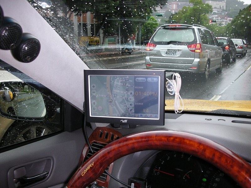 GPS screen showing a vehicle's position on a map